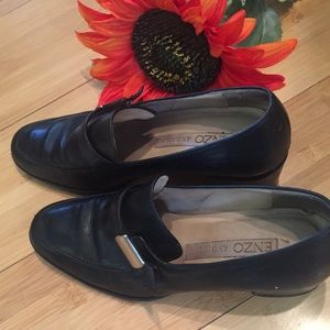 Chic VTG  Angiolini black leather buckle shoes